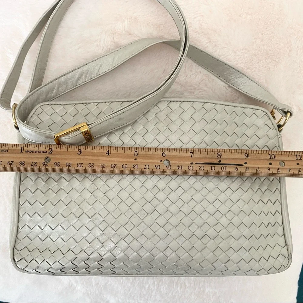 Silver/ Pearl Ganson San Francisco leather bag. Gold accents. - Picture 8 of 10